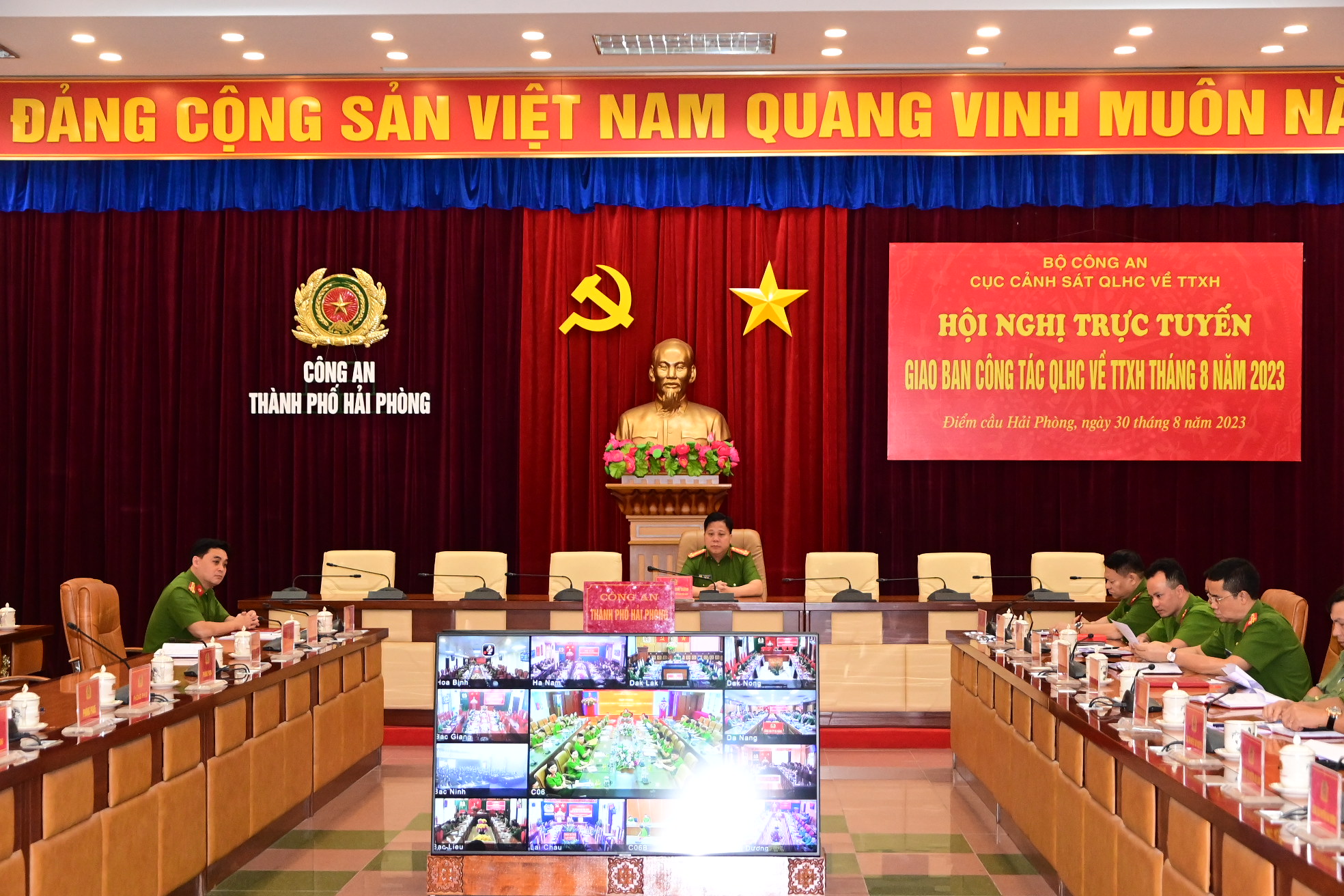 Lực lượng Cảnh sát QLHC về TTXH: Xác định 8 nhiệm vụ trọng tâm tháng 9 năm 2023